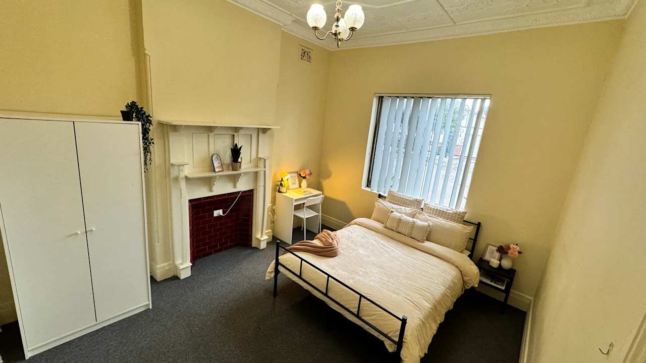 Furnished room in a share house