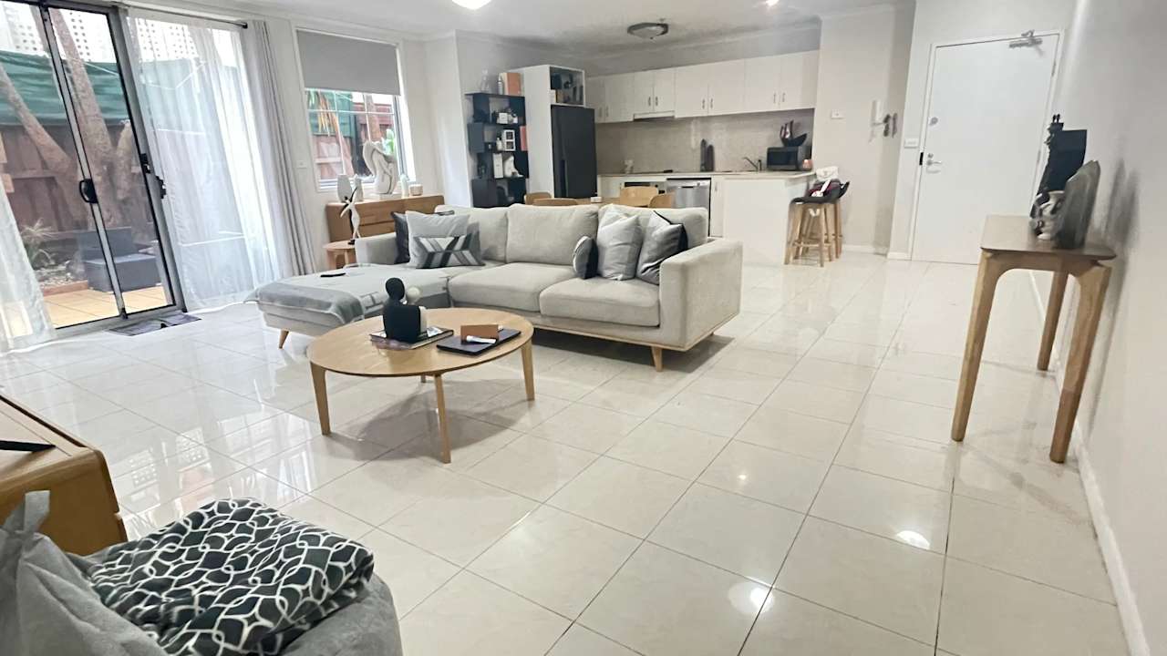 Unfurnished room in a flatshare