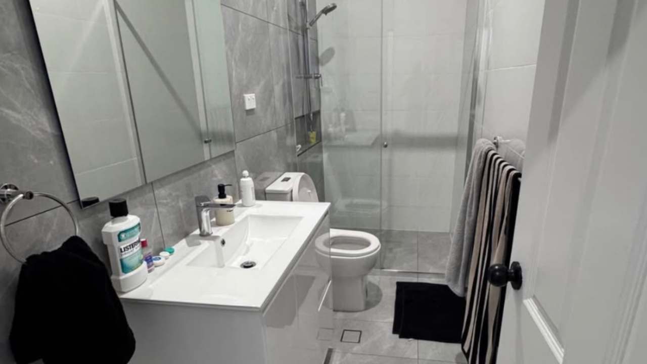 Furnished room with ensuite in a flatshare