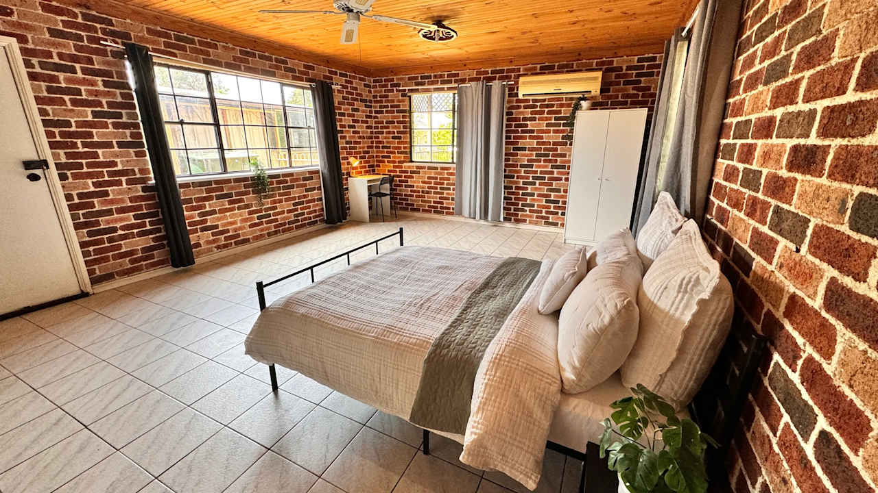 Furnished room in a flatshare