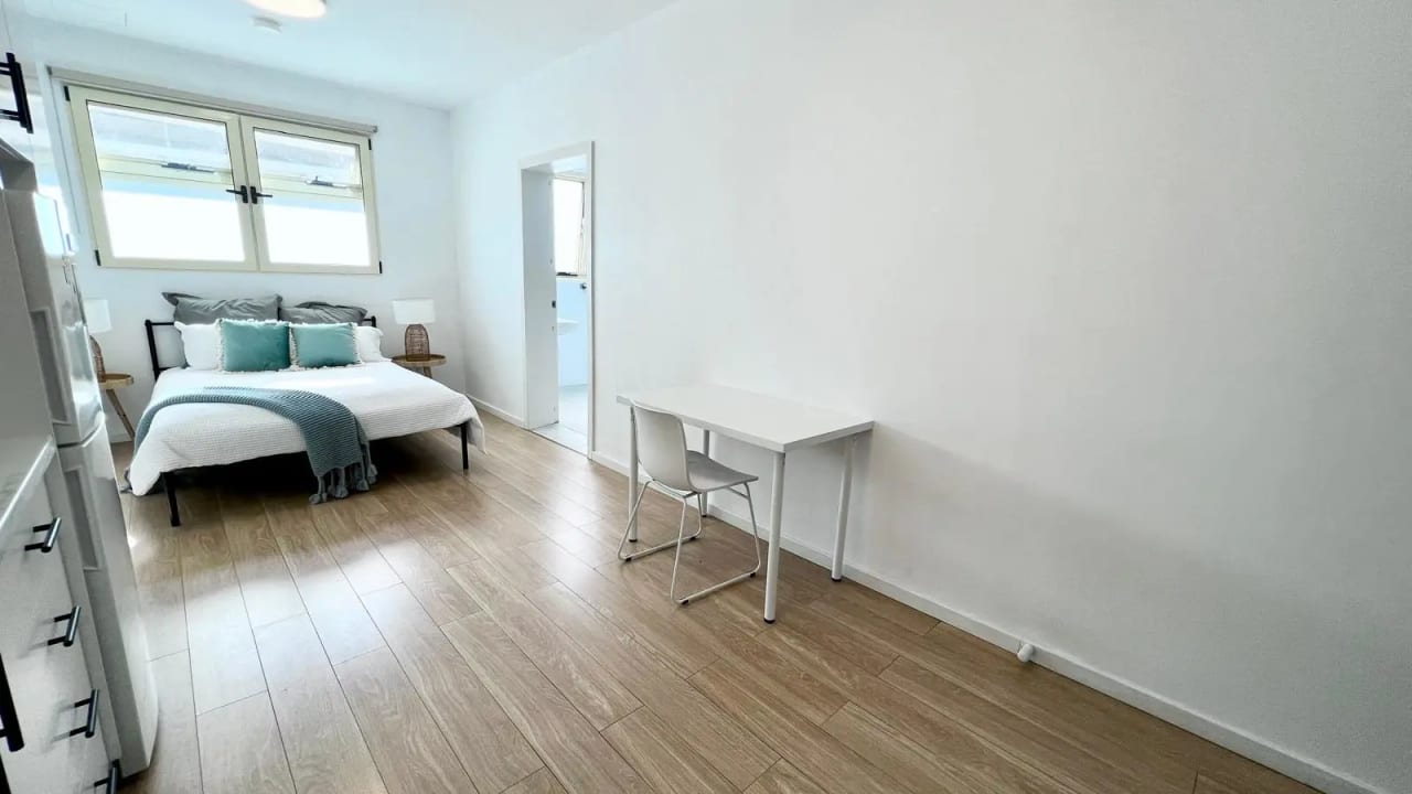 Room studio flat for rent