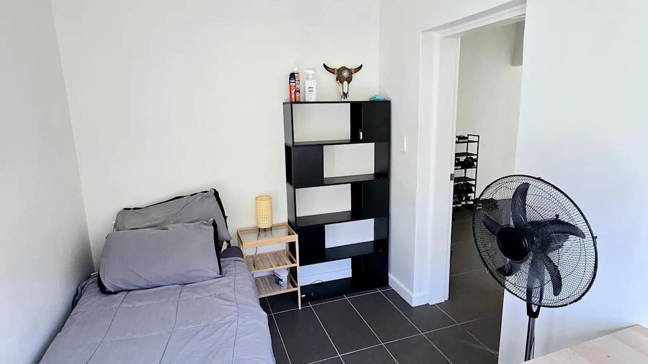 Furnished room in a flatshare