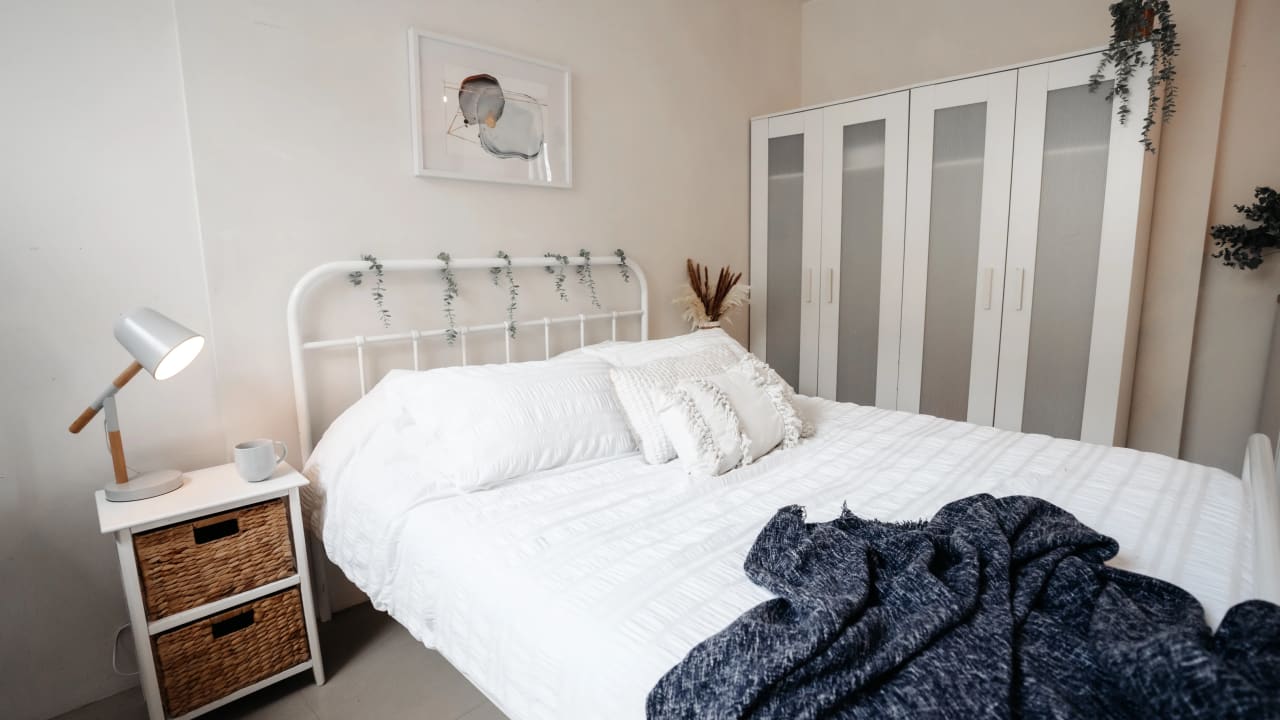 Furnished room with ensuite in a flatshare
