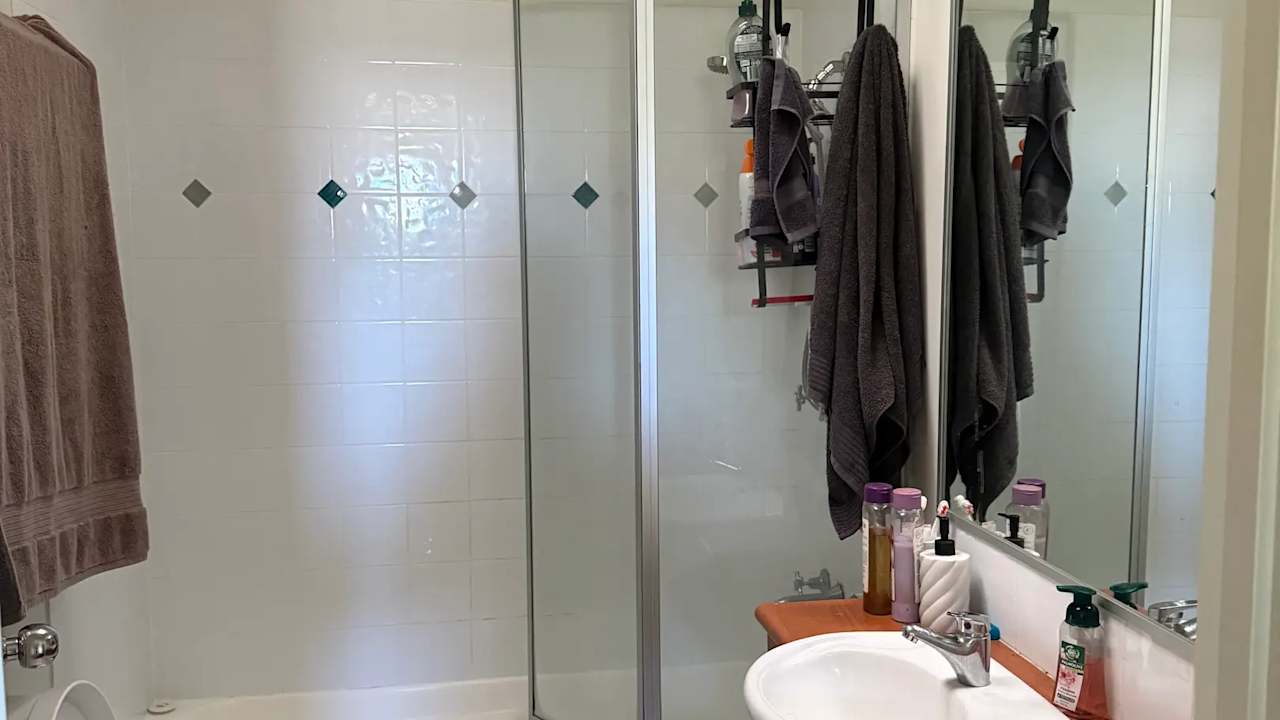 Room in a share house