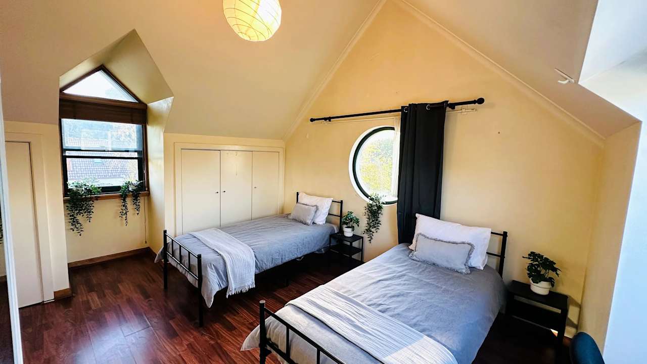 Furnished room in a flatshare