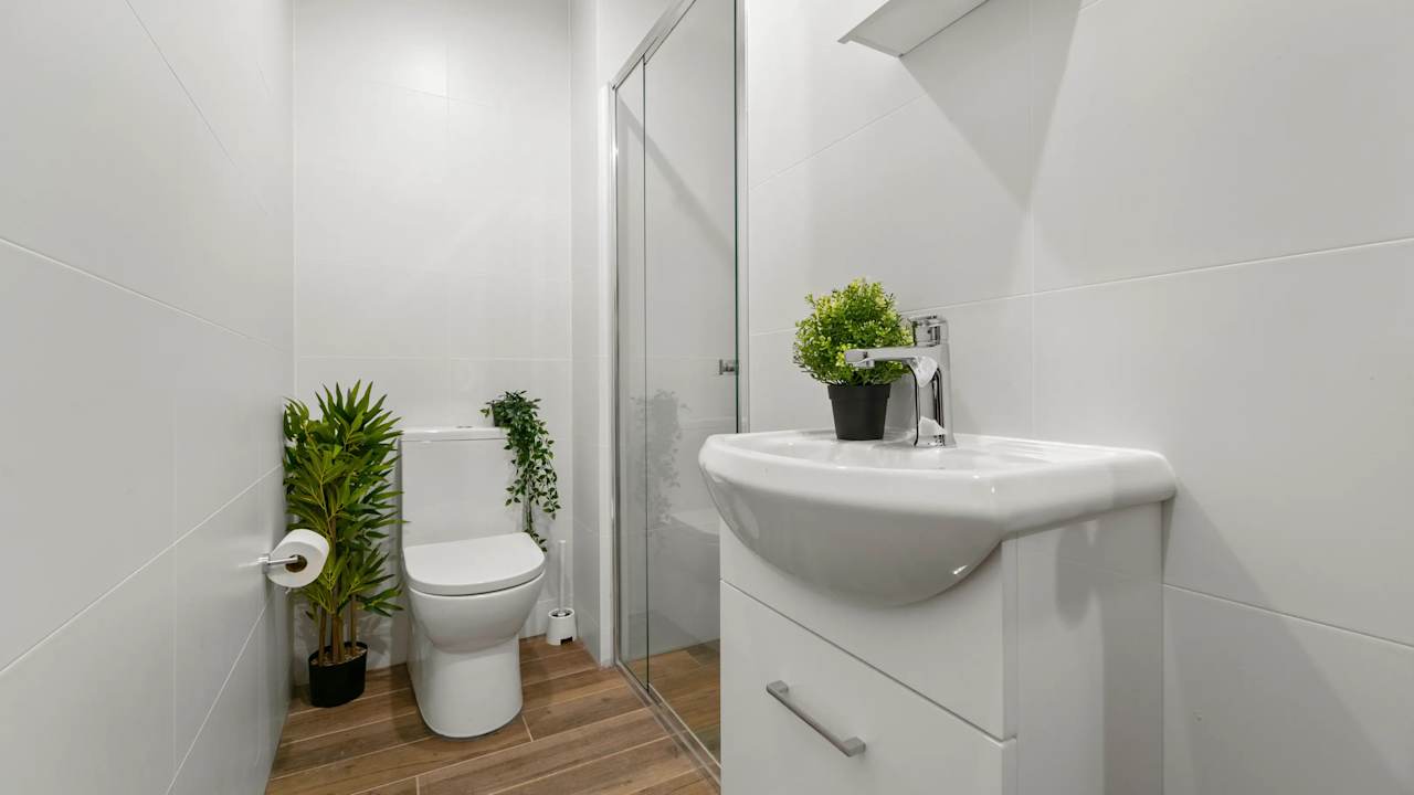 Furnished room with own bathroom