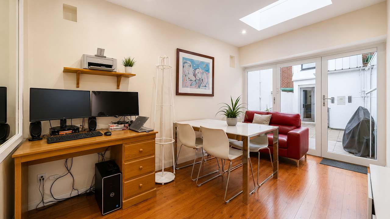 Furnished room in a share house
