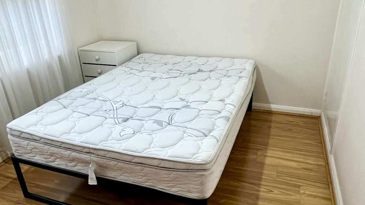 Room in a share house