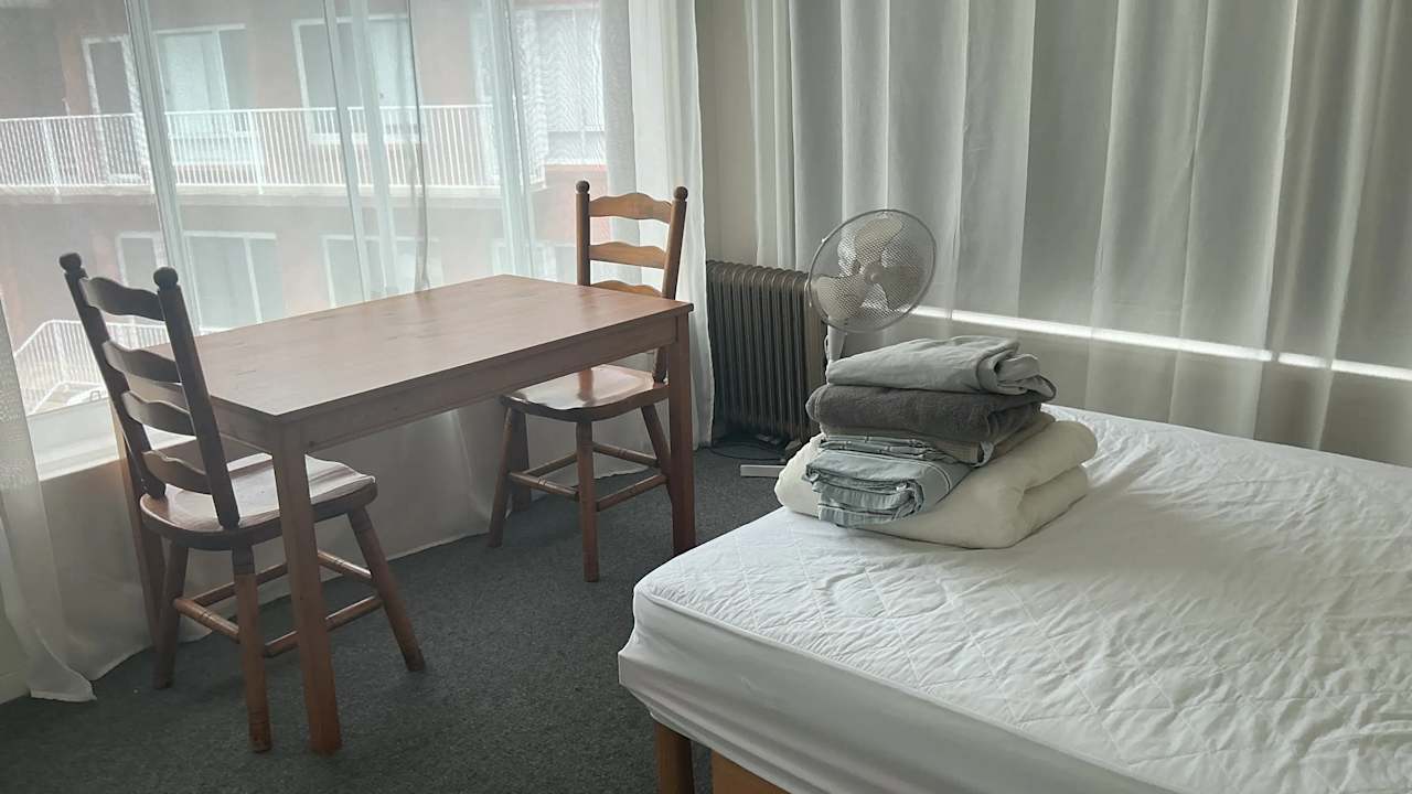 Furnished room in a flatshare