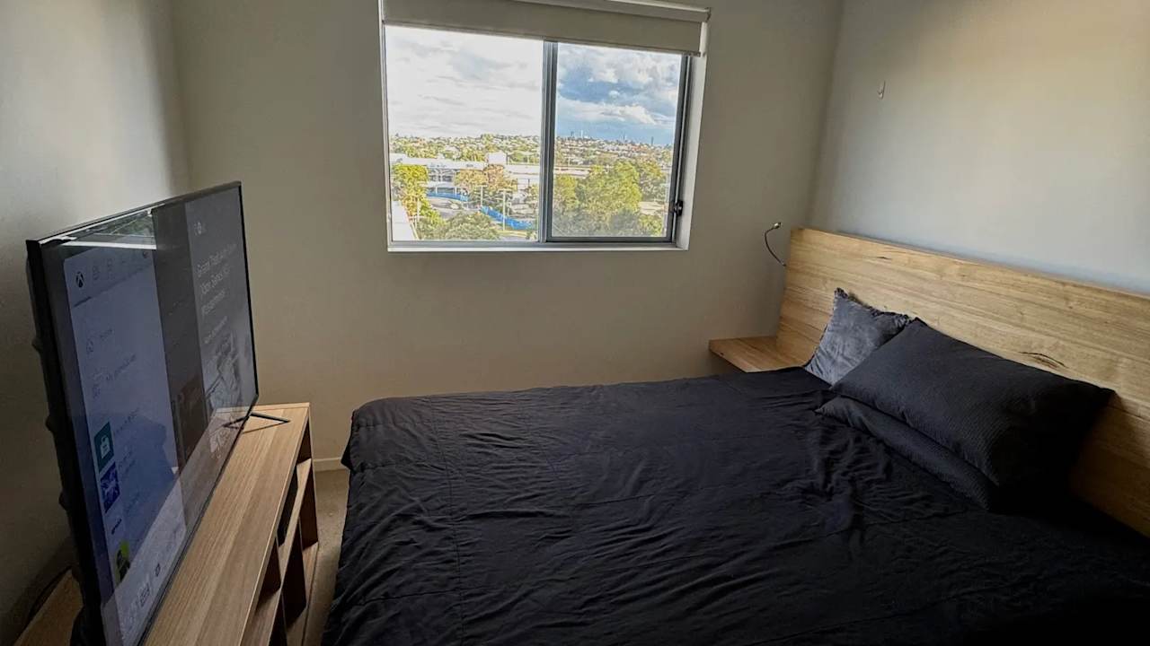 Unfurnished room with own bathroom