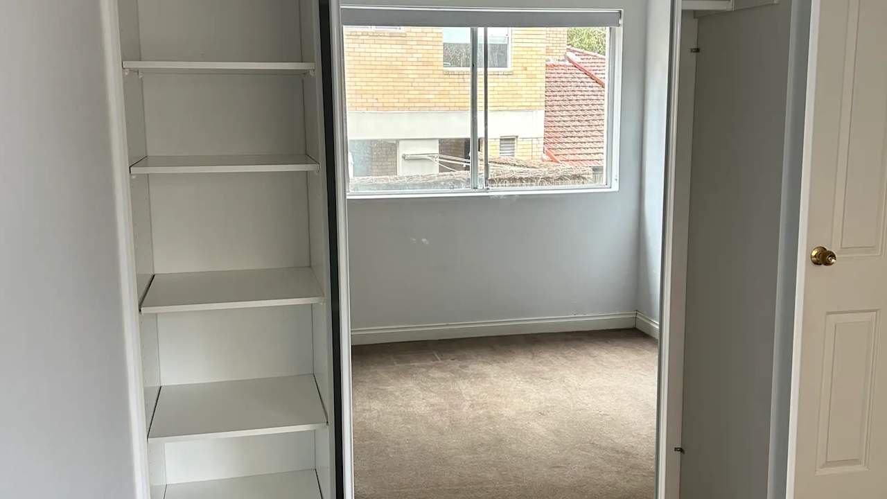Unfurnished room in a flatshare