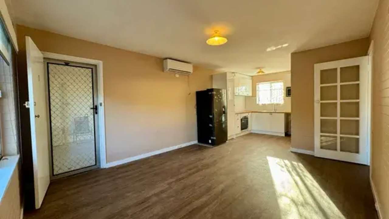 Whole property with 2 rooms for rent
