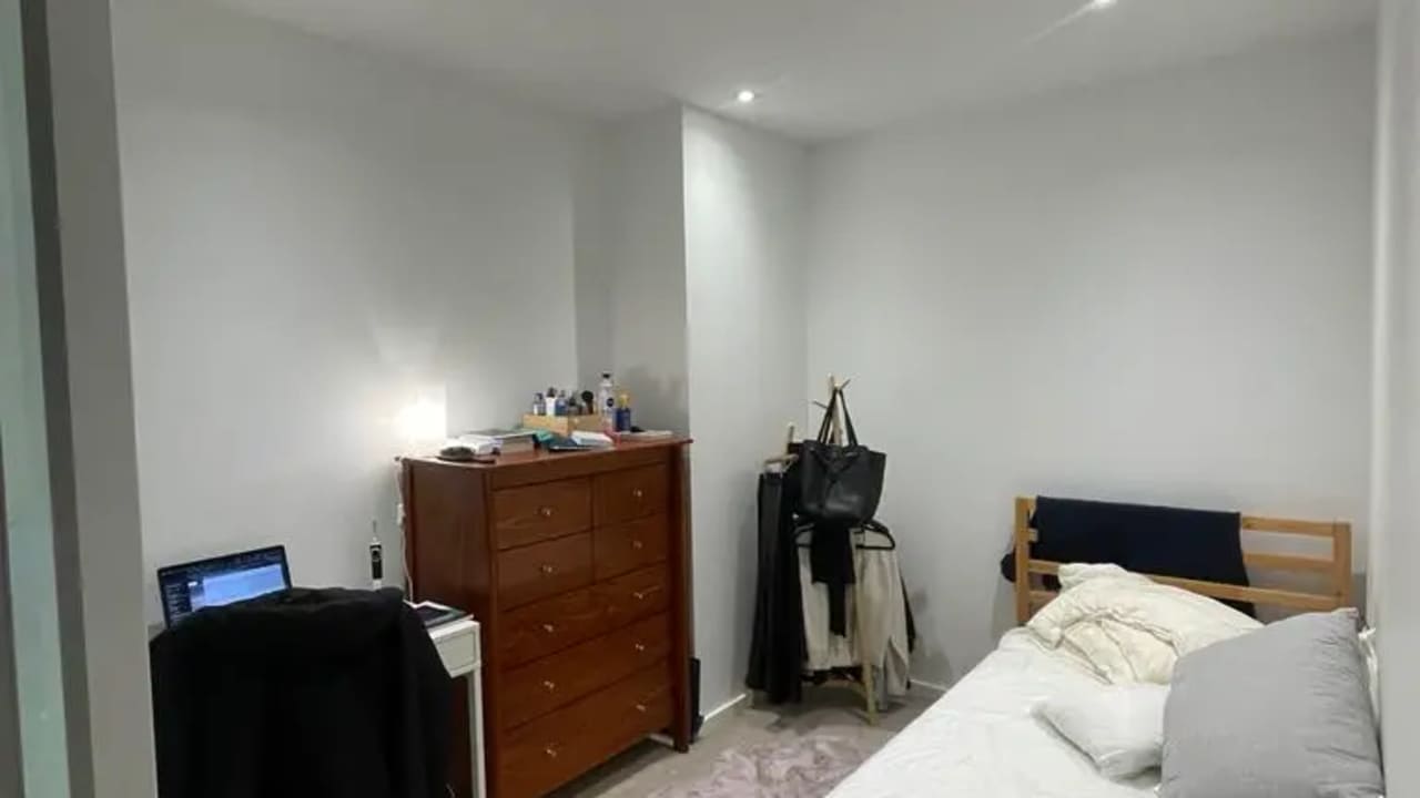 Furnished room in a flatshare