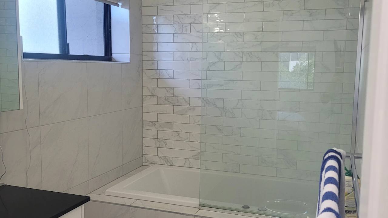 Furnished room with ensuite in a flatshare