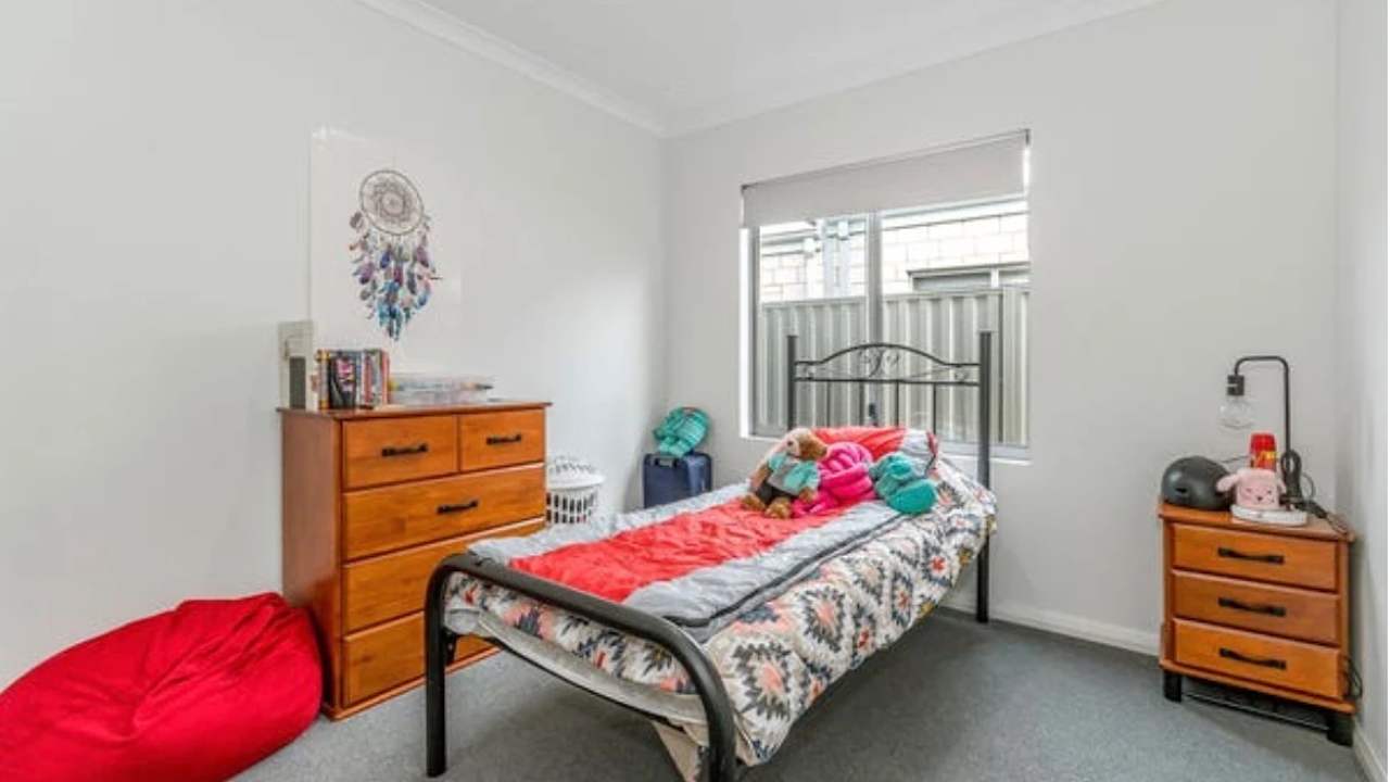 Unfurnished room in a share house