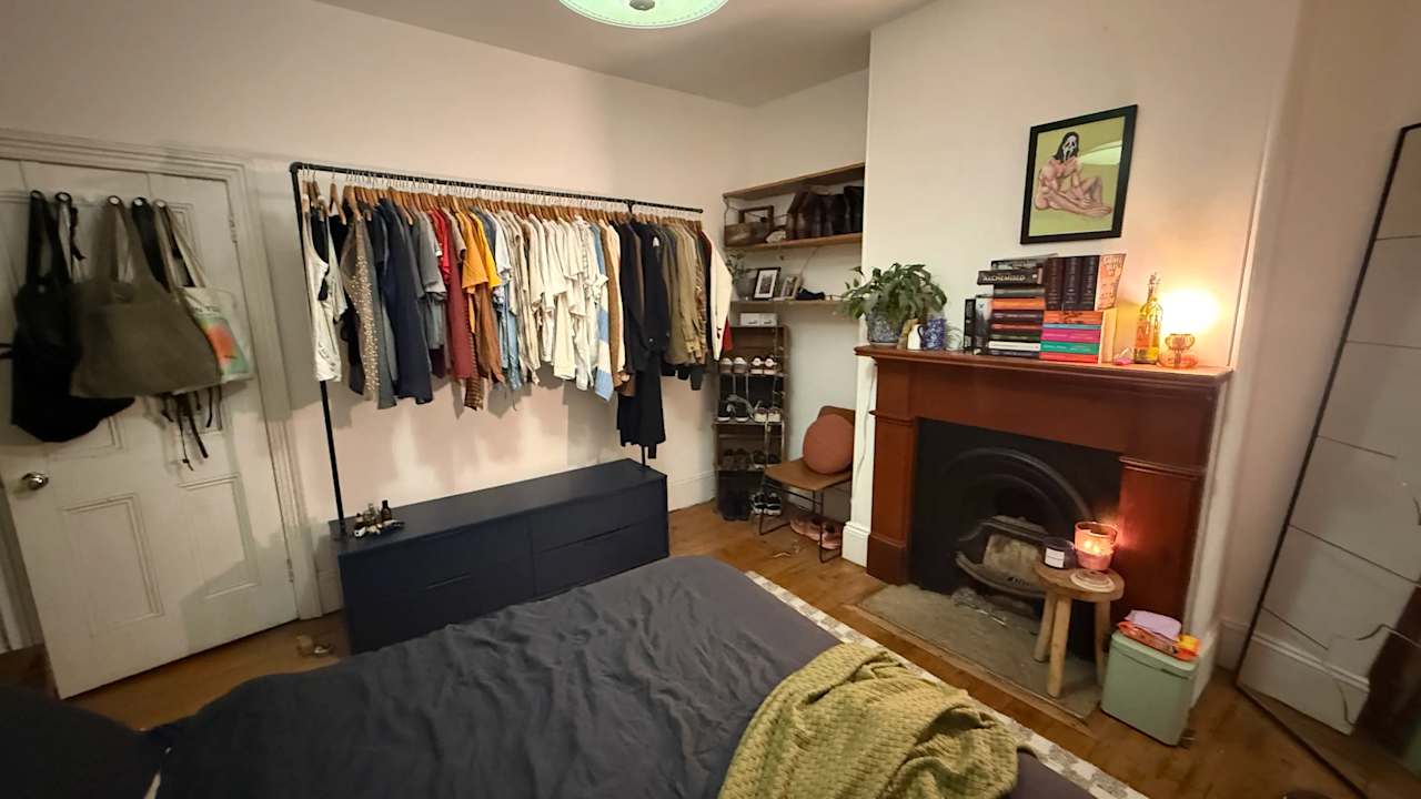 Furnished room in a share house