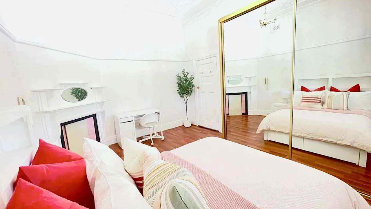 Room in a share house