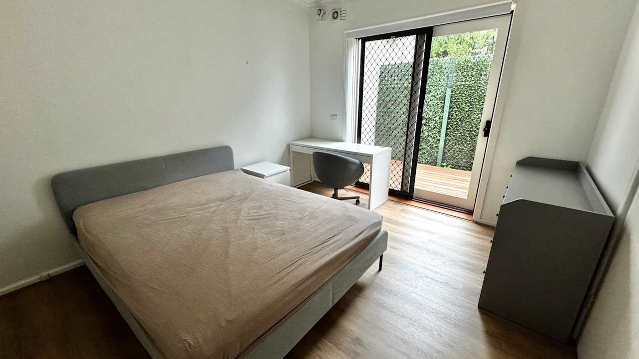 Furnished room in a flatshare