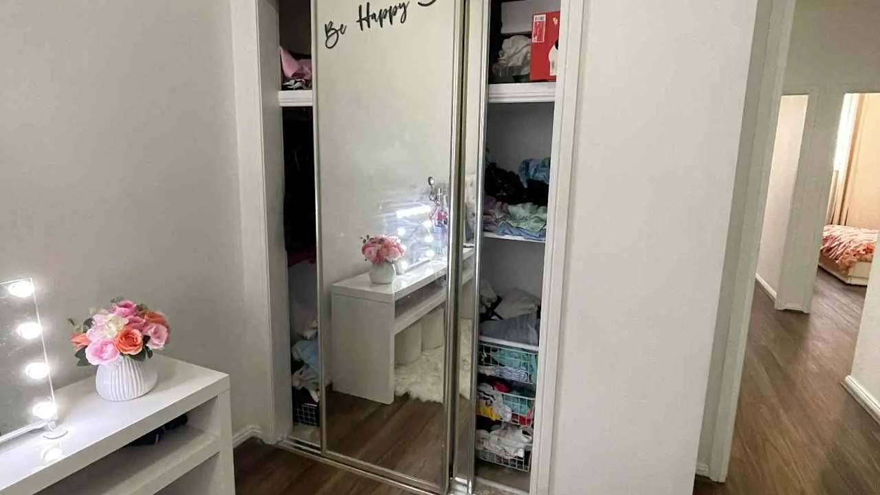 Furnished room in a share house