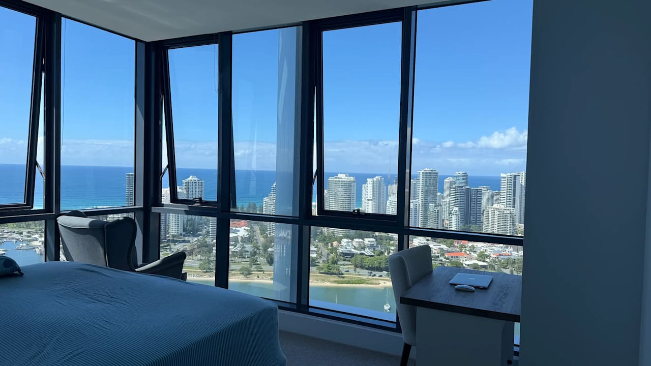 Furnished room with ensuite in a flatshare