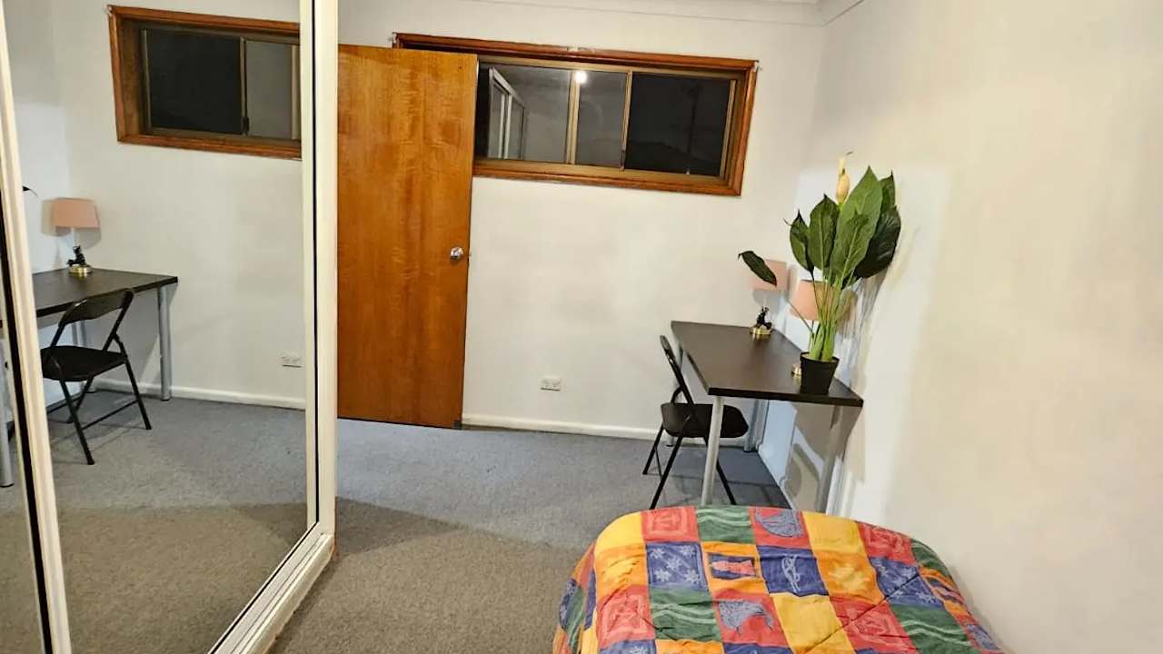Furnished room in a share house