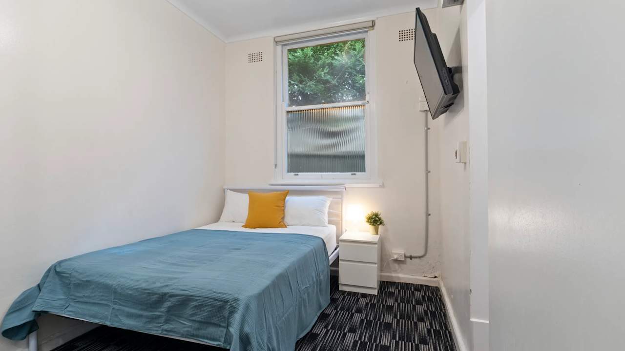 Furnished room in a flatshare