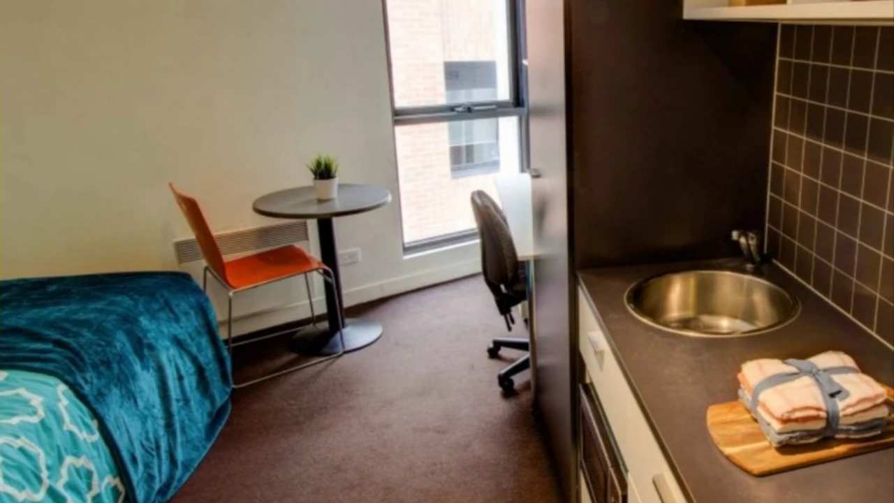 Furnished room studio flat for rent