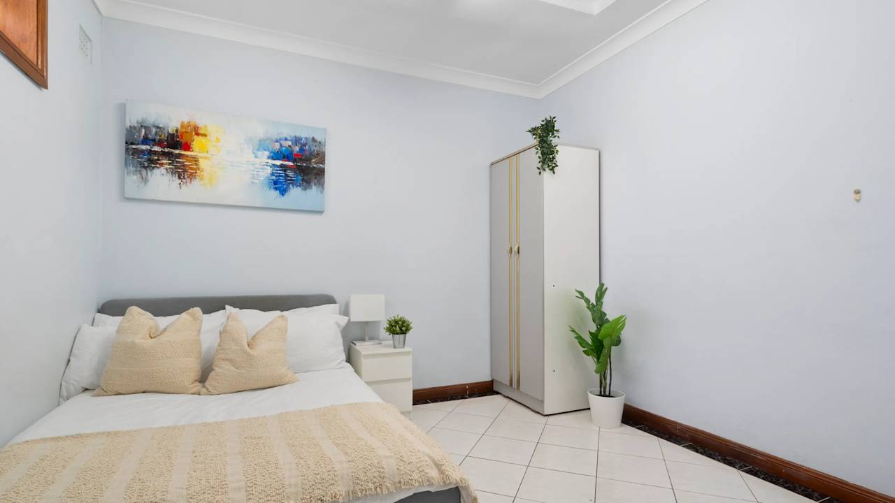 Furnished room in a share house