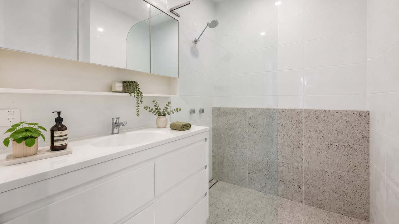 Unfurnished room with own bathroom