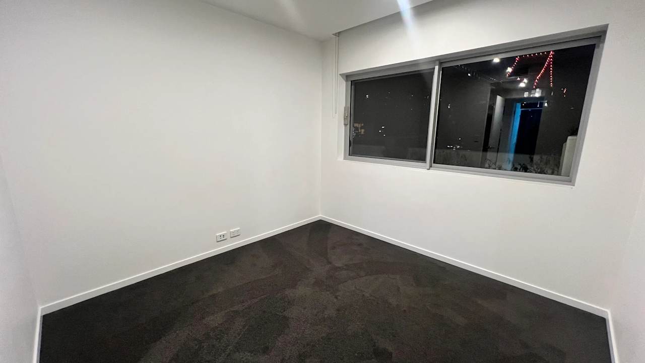 Unfurnished room with own bathroom