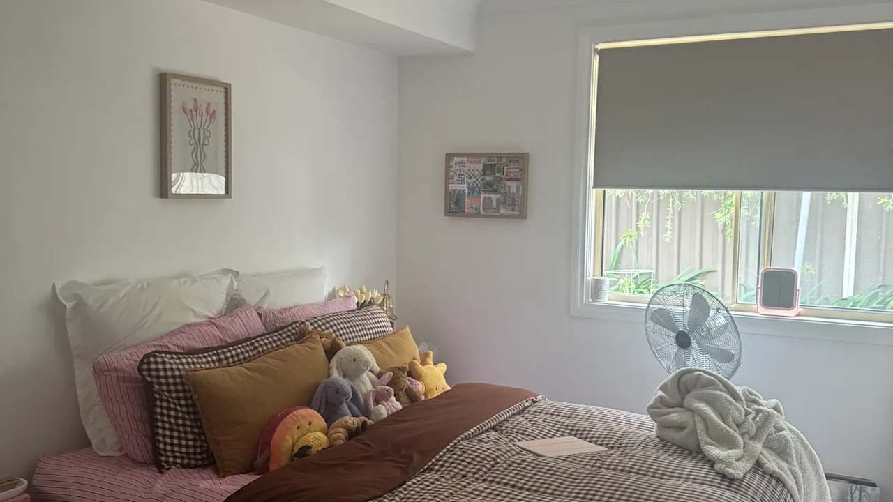 Unfurnished room in a flatshare