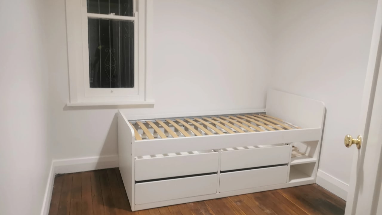 Room in a share house