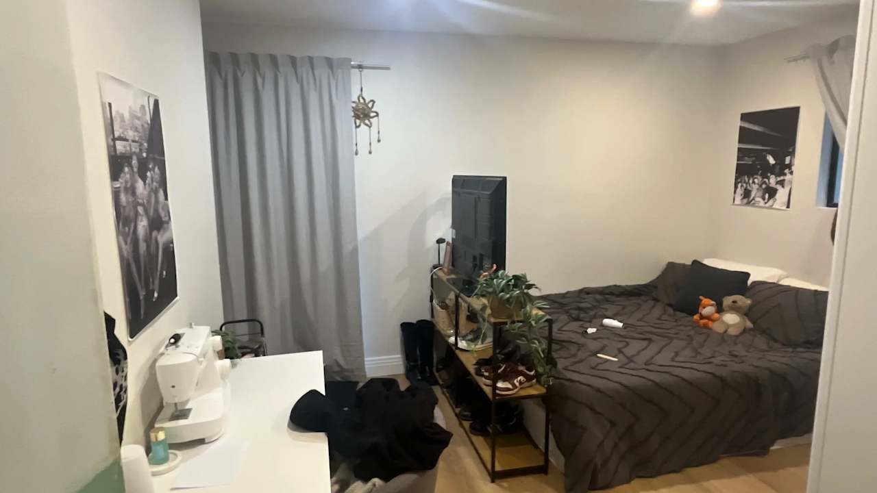 Room in a share house