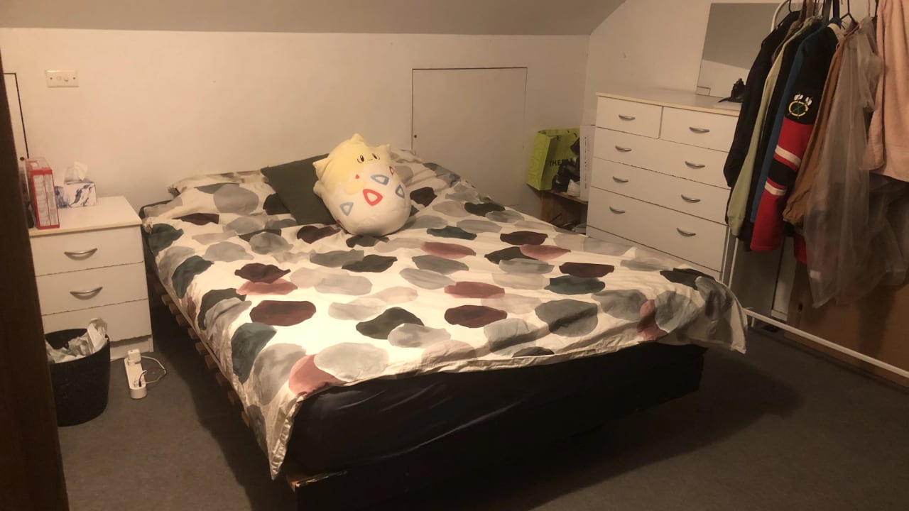 Furnished room in a share house