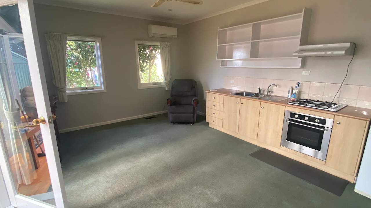 Unfurnished room granny flat for rent