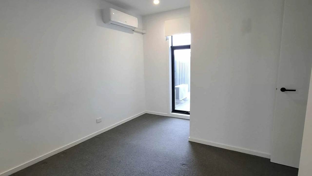 Unfurnished room with own bathroom