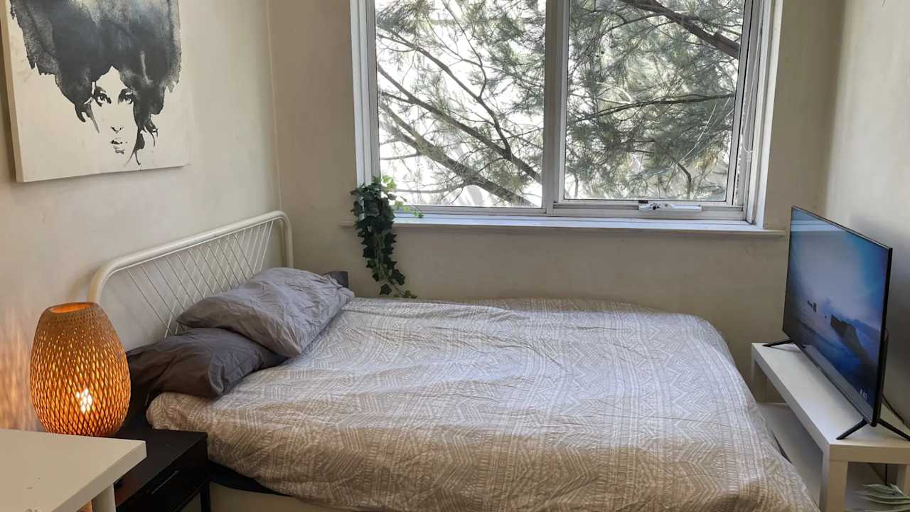 Furnished room in a flatshare