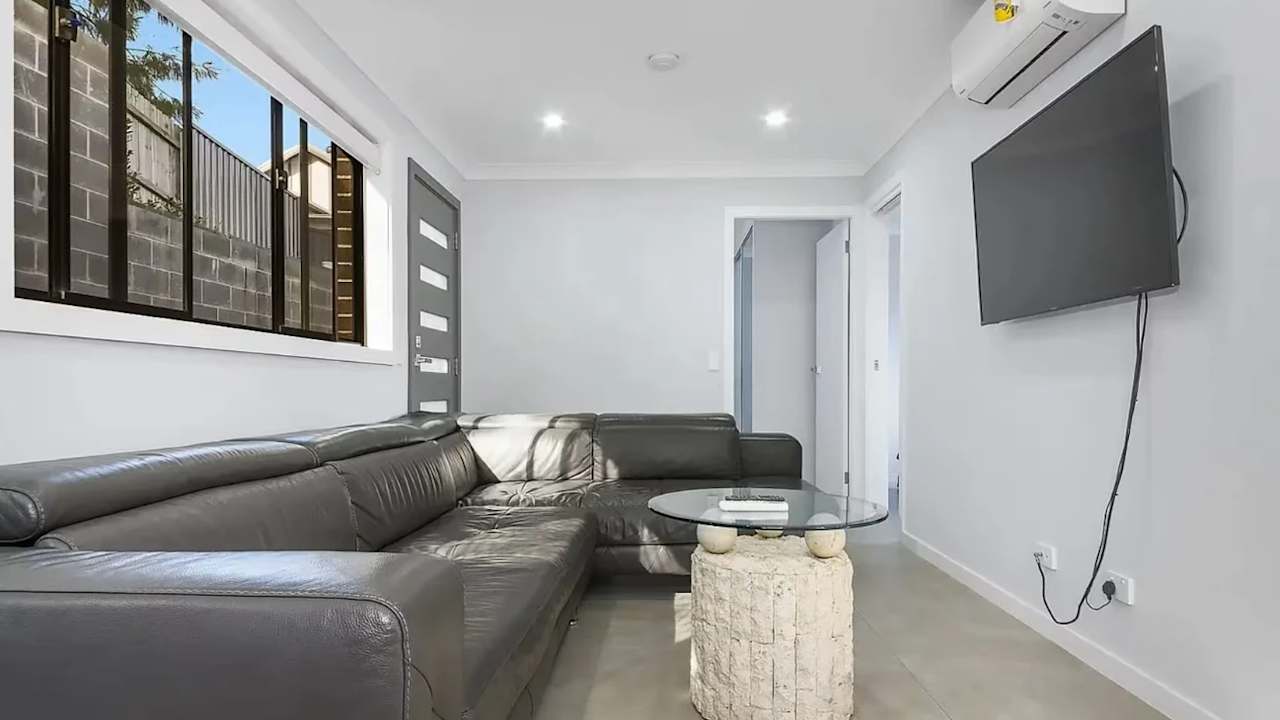 Furnished room with own bathroom