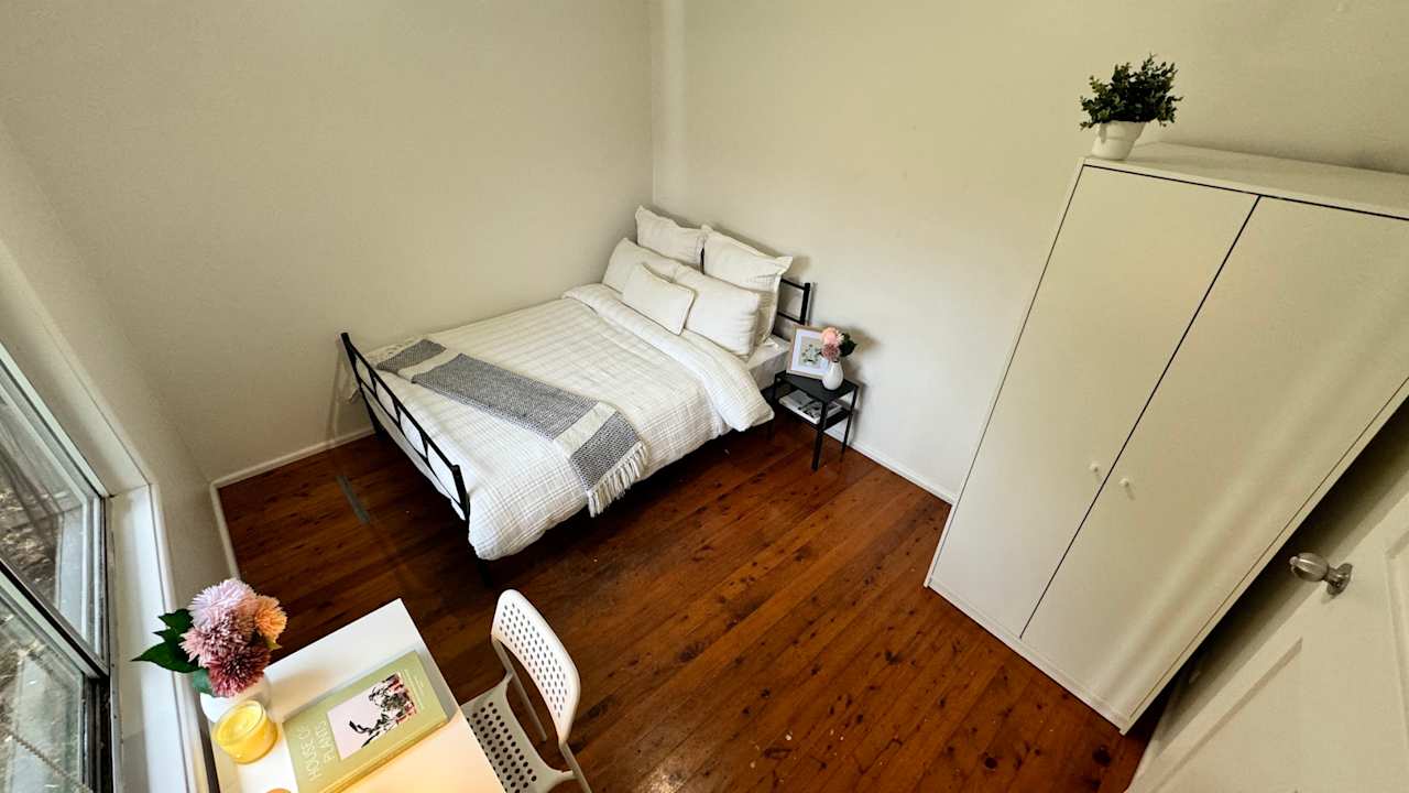 Furnished room in a flatshare