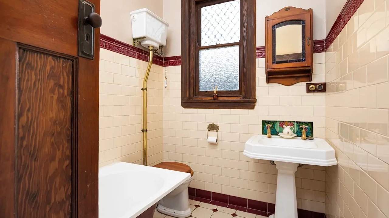 Furnished room in a share house