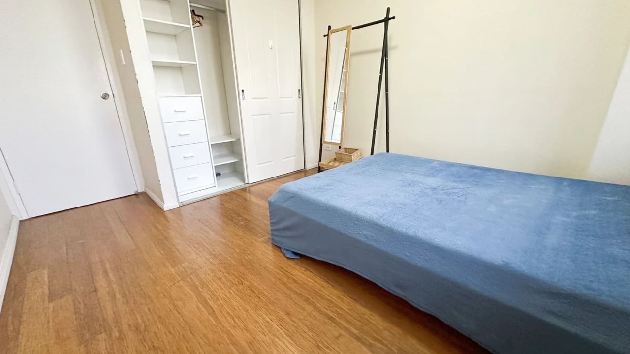 Furnished room in a flatshare