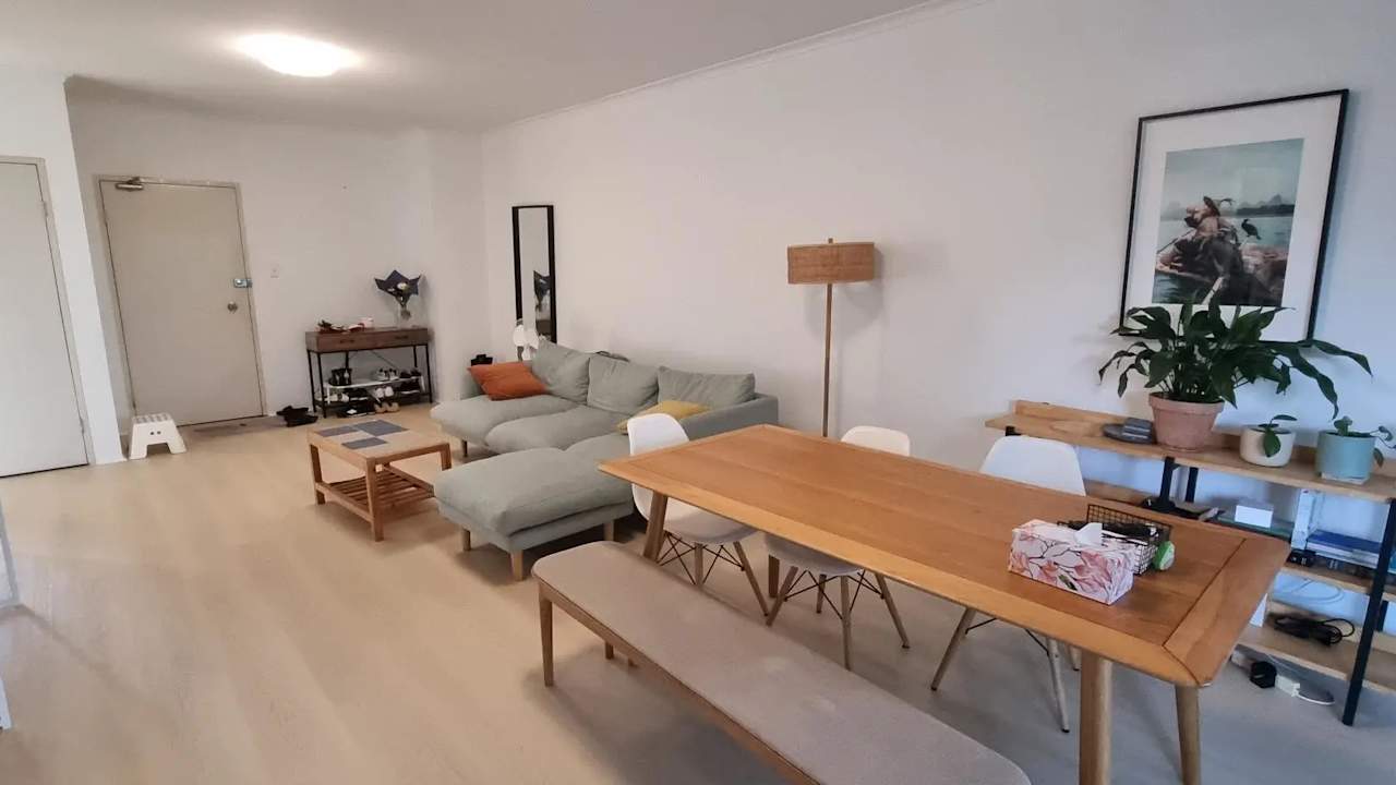 Unfurnished room in a flatshare