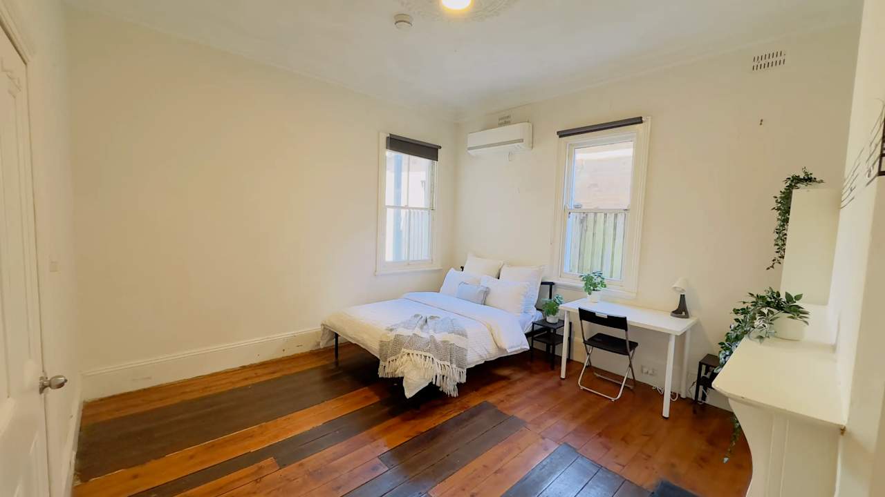 Furnished room in a flatshare