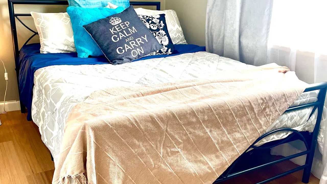 Furnished room in a share house