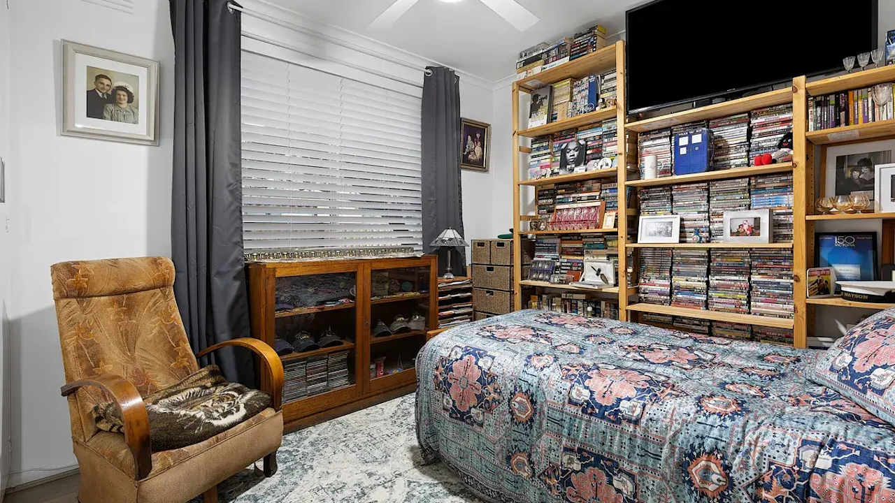 Room in a share house