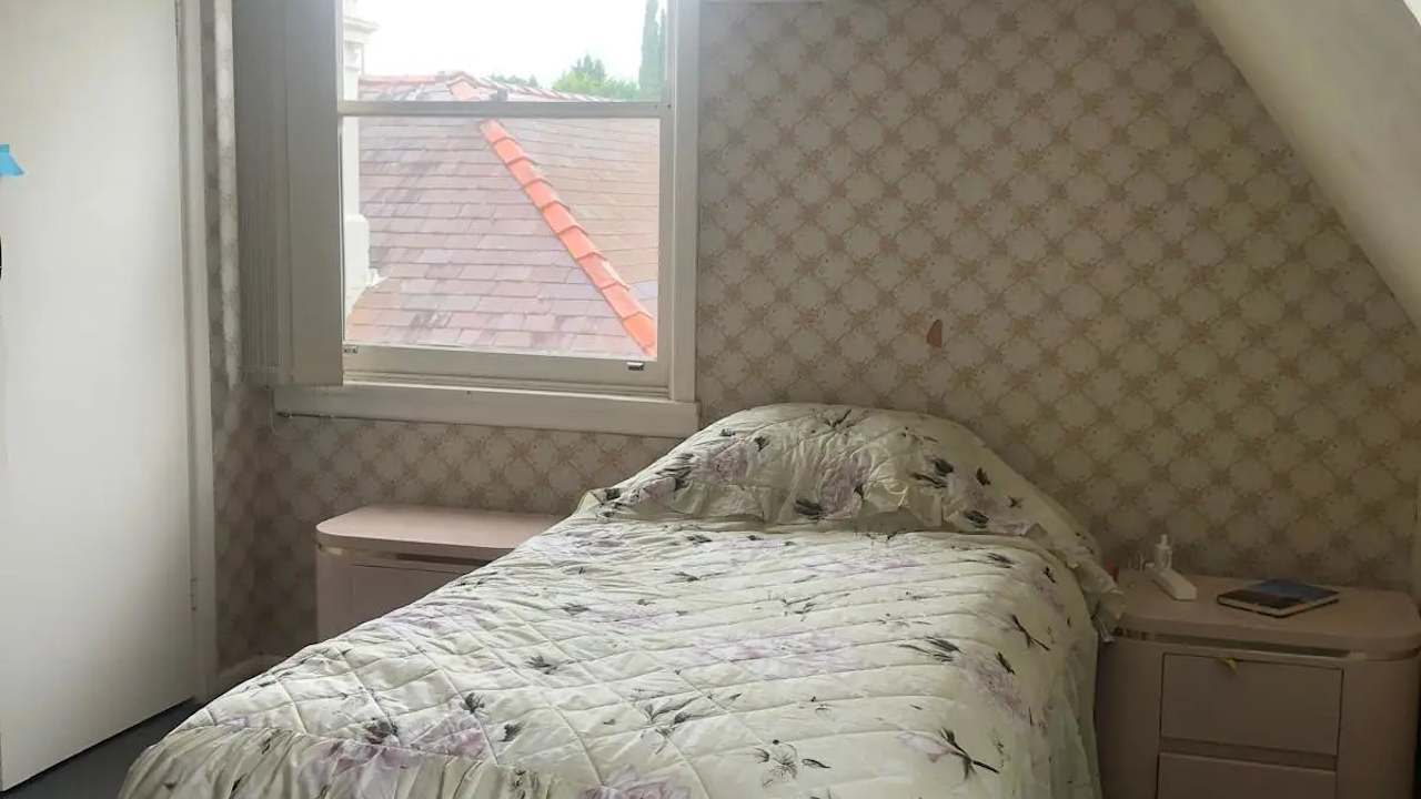 Furnished room in a share house