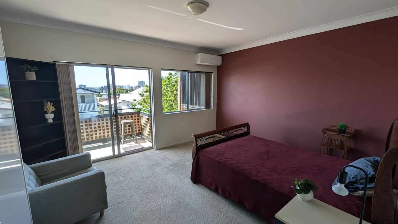 Furnished room in a flatshare