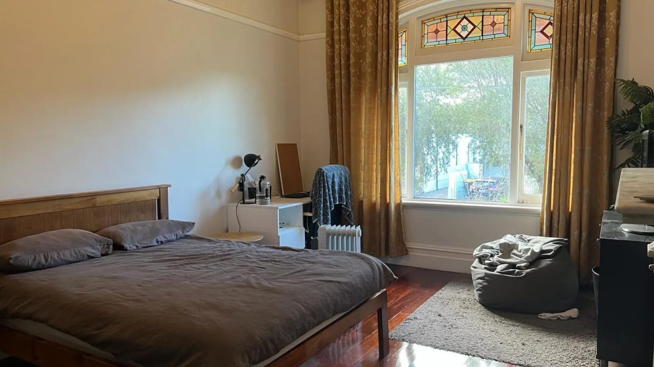 Room in a share house