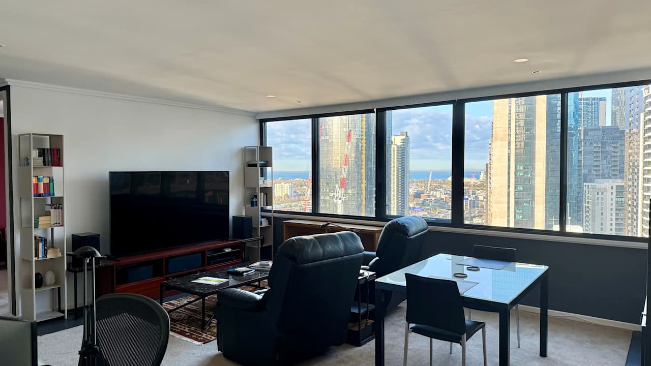 Furnished room in a flatshare