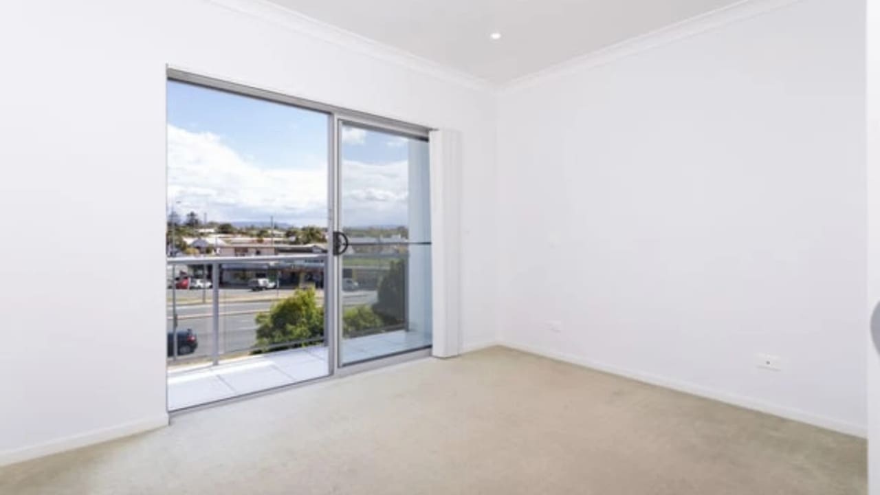 Unfurnished room with own bathroom